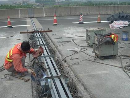 橋梁伸縮縫更換